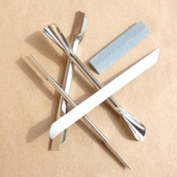 Outils de décoration (x18) + pierredisponible à la Maison Pollet de Toulouse