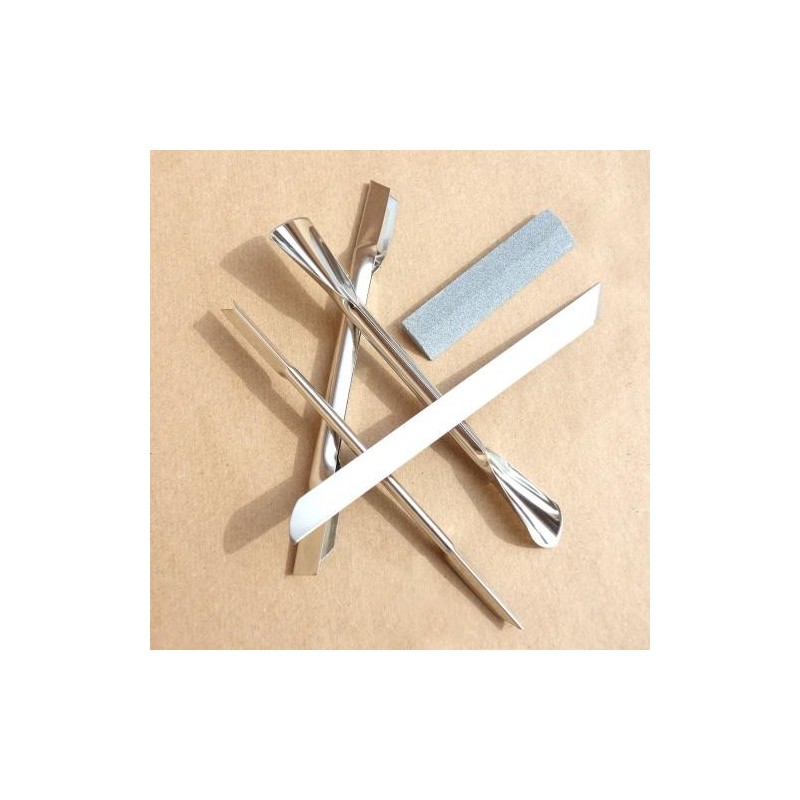 Outils de décoration (x18) + pierredisponible à la Maison Pollet de Toulouse