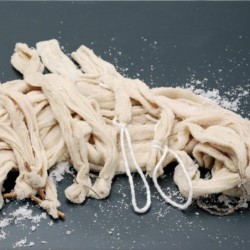 Porc 56/60 - boyaux suivant de 27 cm attaché au sel secdisponible à la Maison Pollet de Toulouse